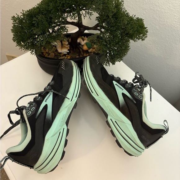 Brooks Black and Mint Athletic Shoes - Picture 9 of 9